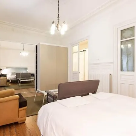 Amazing Down Town, Near Guggenheim. Centrico *