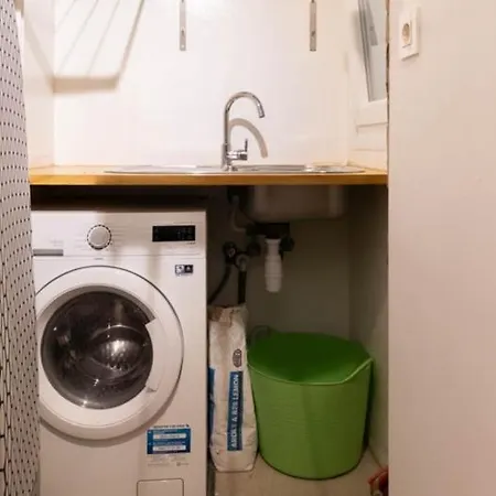 Amazing Down Town, Near Guggenheim. Centrico ビルバオ