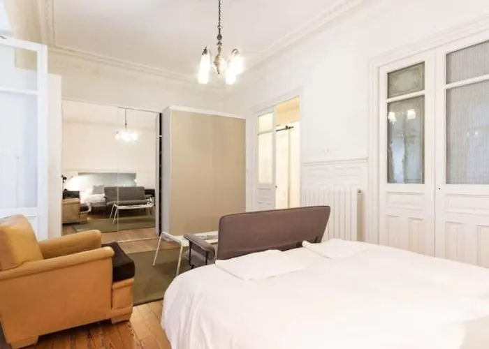 Amazing Down Town, Near Guggenheim. Centrico *